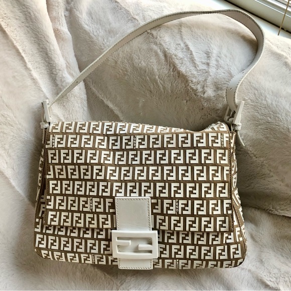 Fendi Rare Mamma Forever Rubberized Logo Bag - Picture 15 of 15